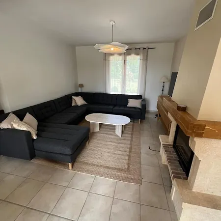 Holiday home Cocon Familial Moderne Et Au Calme A 1h30 De Paris *